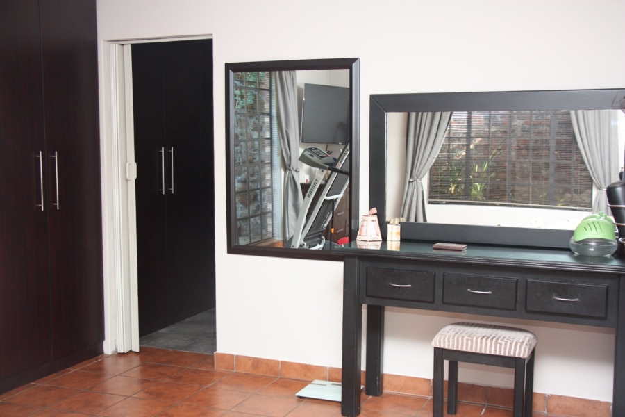 5 Bedroom Property for Sale in Langenhovenpark Free State